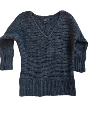 American Eagle Outfitters Navy Blue V-Neck 3/4 Sleeve Sweater